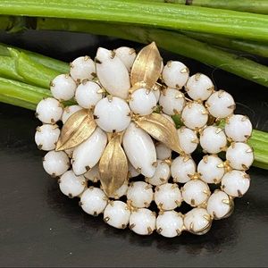Vintage Unsigned White Milk Glass Oval Flower top Brooch